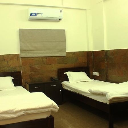 Urban Ville Hotel Pune Eksteriør billede